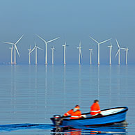 Windturbines op zee van offshore windmolenpark Lillgrund in Zweden
